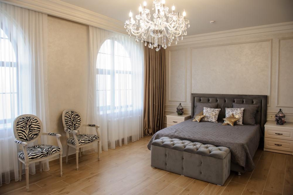 Amenajarea dormitorului: Ghidul complet pentru un spatiu de relaxare si odihna in functie de dimensiune si stil 28 dormitor de lux 1604556139