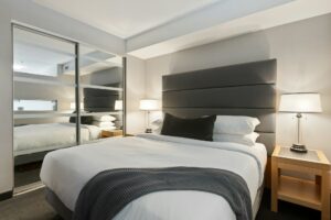 Apartament exclusivist cu 3 camere tip duplex, scara interioara, terasa 270 mp, Metrou
