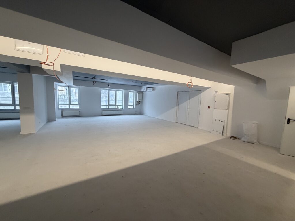 Spatiu comercial versatil – Vizibilitate buna din Soseaua Oltenitei, acces facil Piata Sudului