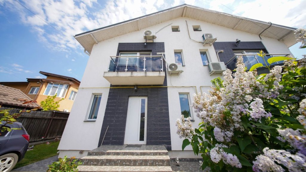 Casa tip duplex cu 4 camere, P+1E+Mansarda, mobilat complet | Comuna Berceni