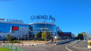 Spatiu comercial stradal 111.6 mp, vitrina generoasa, zona Grand Arena Mall – Strada Luica, Sector 4
