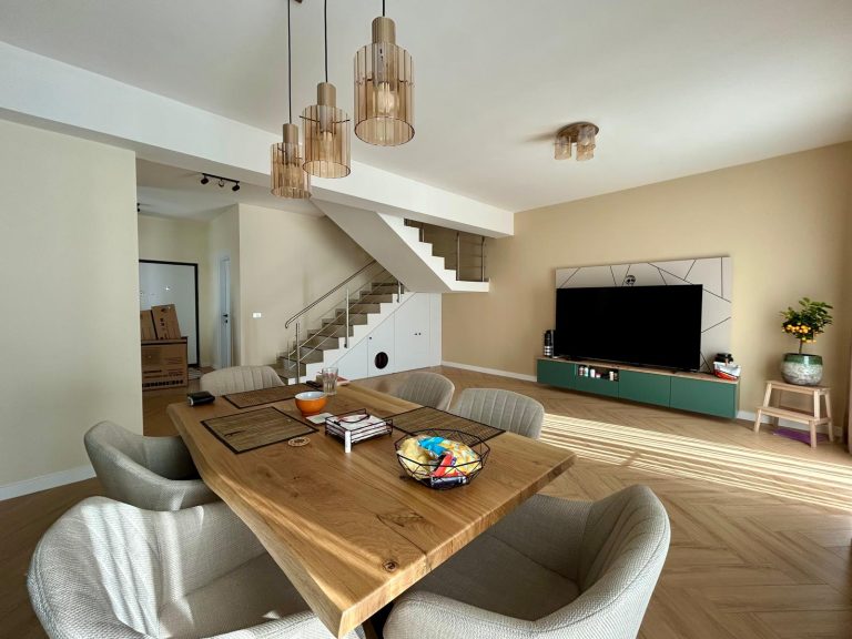 Vila eleganta cu 4 camere, complet mobilata si utilata, curte libera 109 mp – Grand Arena Mall